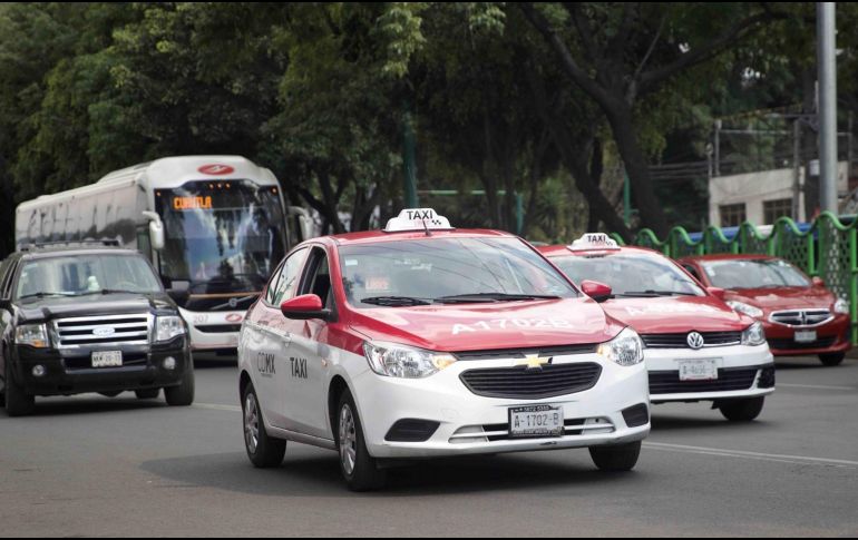 Conocer las tarifas de taxis del AICM y de aplicaciones como Uber o DiDi puede ayudarte a elegir la opción de transporte más conveniente al salir del aeropuerto. SUN/ARCHIVO