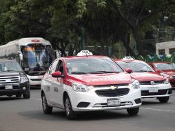 Conocer las tarifas de taxis del AICM y de aplicaciones como Uber o DiDi puede ayudarte a elegir la opción de transporte más conveniente al salir del aeropuerto. SUN/ARCHIVO