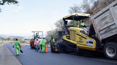 Por el incremento en el flujo vehicular durante estos tres días, el SICT pide a conductores considerar mayor tiempo en traslados. ESPECIAL 