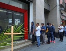 Las sucursales bancarias suspenderán operaciones durante Jueves y Viernes Santo de 2026. ESPECIAL / NTX y CANVA