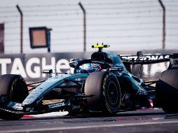 Antonelli cubrió los 5.451 metros de la pista en un minuto, 32 segundos y 64 milésimas, aventajando a George Russell en dos décimas. EFE/A. Plavevski