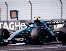 Antonelli cubrió los 5.451 metros de la pista en un minuto, 32 segundos y 64 milésimas, aventajando a George Russell en dos décimas. EFE/A. Plavevski