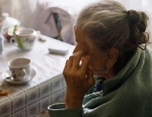 Manifestaciones como tos persistente, estornudos, falta de aire y opresión en el pecho suelen interpretarse como resfriados o cuadros gripales, lo que retrasa la identificación de una alergia. ESPECIAL / CANVA