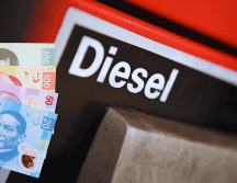 los consumidores, sobre todo autotransportistas, pagarán una cuota del Impuesto Especial Sobre Producción y Servicios (IEPS) de 4.7710 pesos en vez de los 7.3634 pesos de la cuota total del gravamen. ESPECIAL / CANVA