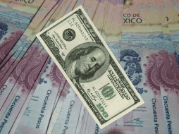 Al cierre de la segunda semana de marzo, el tipo de cambio se colocó en los 17,95 pesos por dólar, lo que significó una depreciación semanal del 0.82%. ESPECIAL / CANVA