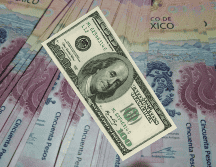 Al cierre de la segunda semana de marzo, el tipo de cambio se colocó en los 17,95 pesos por dólar, lo que significó una depreciación semanal del 0.82%. ESPECIAL / CANVA