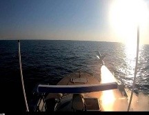 Estas advertencias llegaron después de que Estados Unidos atacara anoche objetivos militares en la isla de Jarg, donde se almacena el 90% del petróleo que Irán exporta al mundo. EFE / Hossein / Tasnim News