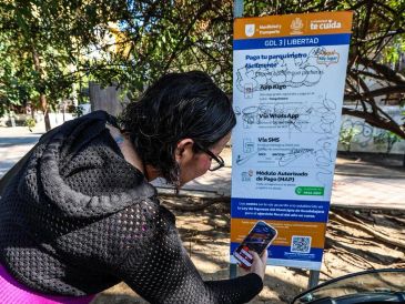 Usuarios reclamaron la falta de información y el hecho de que aún existan carteles de la aplicación anterior respecto al cambio de empresa en el pago del parquímetro en Guadalajara. EL INFORMADOR / A. Navarro