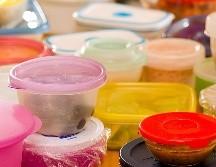 No todos los envases de plástico son aptos para microondas, por lo que es importante verificar los símbolos o indicaciones del fabricante. PIXABAY