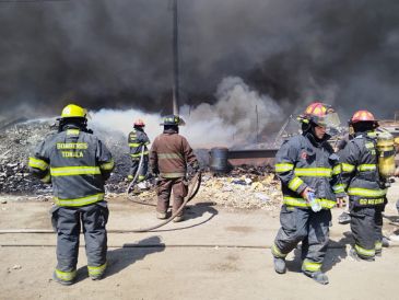 Autoridades municipales informaron que el incendio se encuentra confinado y sin riesgo de propagación. ESPECIAL