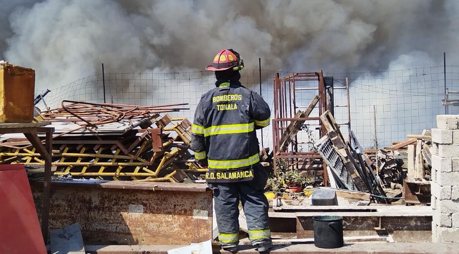 Se estima que la chatarrera en Tonalá presenta un área con posibles afectaciones de aproximadamente 200 × 200 metros. CORTESÍA