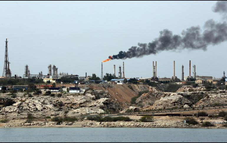 Ubicada frente a la costa iraní, Kharg se ha convertido en una de las instalaciones energéticas más estratégicas del país. EFE/A. Taherkenareh
