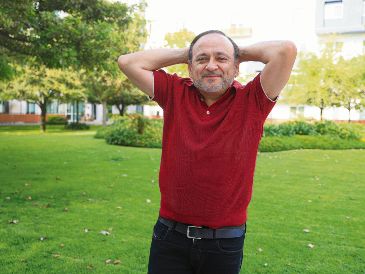 Lalo España interpreta al tío Rubén en “Más tequila”, un personaje que conecta a la protagonista con sus raíces familiares y emocionales en Arandas, Jalisco. EL INFORMADOR/J. Acosta