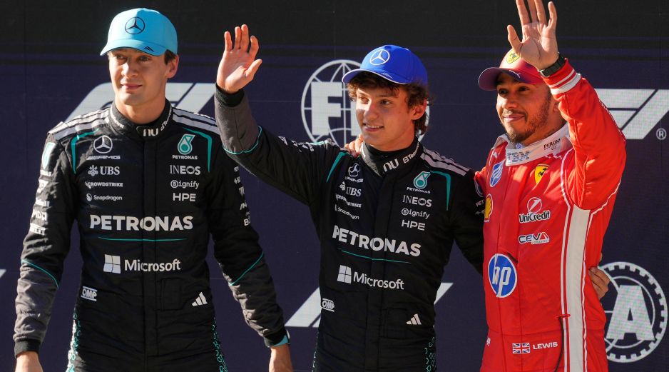 George Russell,  Kimi Antonelli y Lewis Hamilton; los primeros en el GP de China. AP/V. Thian