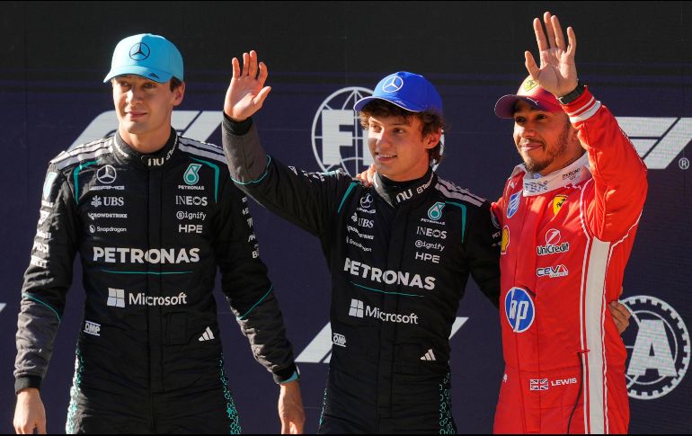 George Russell,  Kimi Antonelli y Lewis Hamilton; los primeros en el GP de China. AP/V. Thian