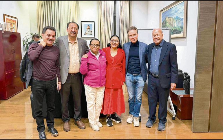 La secretaria de Gobernación, Rosa Icela Rodríguez (abrigo rosa), presidió una reunión con senadores de los partidos aliados a Morena, PVME y PT para alcanzar acuerdos de apoyo al plan B. SUN