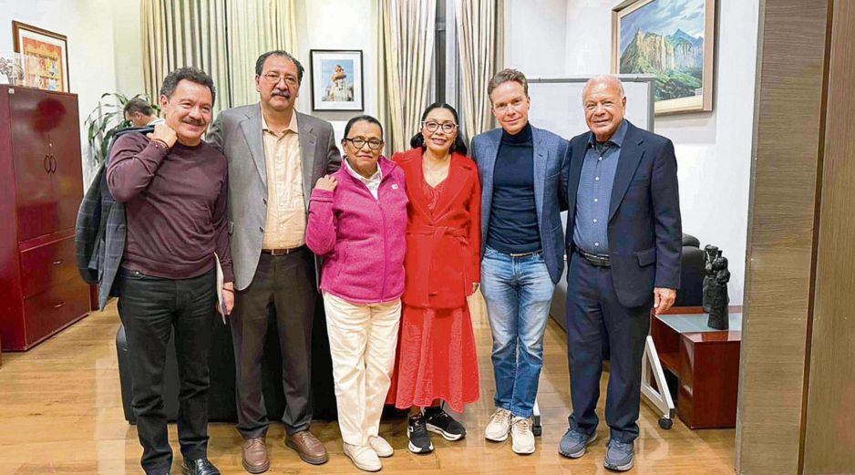 La secretaria de Gobernación, Rosa Icela Rodríguez (abrigo rosa), presidió una reunión con senadores de los partidos aliados a Morena, PVME y PT para alcanzar acuerdos de apoyo al plan B. SUN