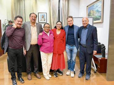 La secretaria de Gobernación, Rosa Icela Rodríguez (abrigo rosa), presidió una reunión con senadores de los partidos aliados a Morena, PVME y PT para alcanzar acuerdos de apoyo al plan B. SUN