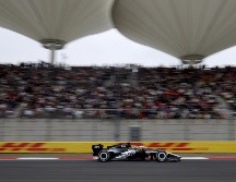 Sergio Pérez cruzó la meta de Shanghái en el puesto 15. EFE/A. Martínez