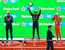 George Russell,  Kimi Antonelli y Lewis Hamilton; los primeros en el GP de China. EFE/A. Plavevski