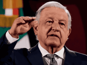 Durante su gobierno, López Obrador firmó un convenio con Cuba para contratar médicos de la isla y traerlos al país y, a su vez, cumplió con envíos de petróleo. EFE/J. Méndez