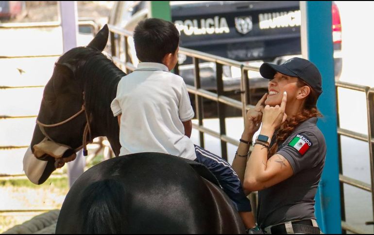 El Centro de Equinoterapia Artemisa aumentó su capacidad de respuesta para niños y niñas con diferentes padecimientos y discapacidades. ESPECIAL / Policía de Guadalajara