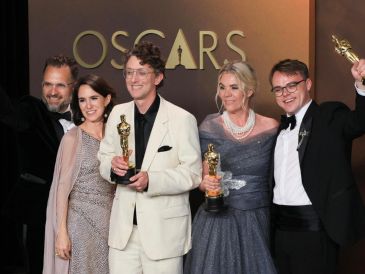 Además de la competencia por el galardón principal, se vivieron momentos de emoción en cada categoría, desde la actuación hasta el diseño de vestuario y la música. EFE / A. Arorizo