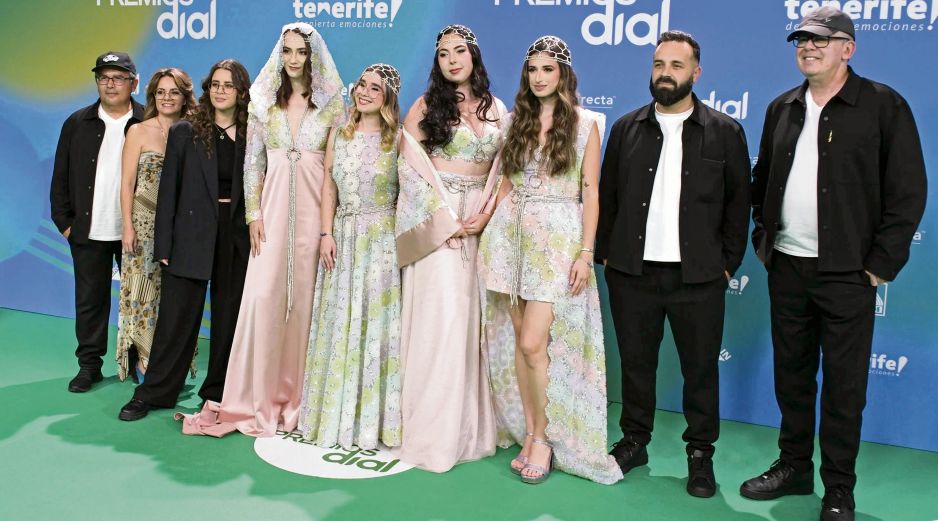 La agrupación logró trasladar la tradicional música de verbena de pueblo al éxito internacional tras conquistar el algoritmo de TikTok. ESPECIAL