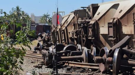 Cuatro furgones cargados se salieron de las vías sin que se registraran actos de vandalismo. ESPECIAL