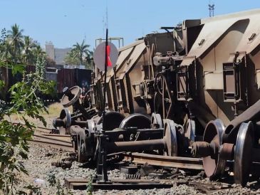 Cuatro furgones cargados se salieron de las vías sin que se registraran actos de vandalismo. ESPECIAL
