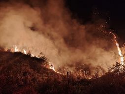 El fuego ha sido combatido por Protección Civil y Bomberos municipales, estatales y por brigadas de las zonas. ESPECIAL / FACEBOOK Protección Civil y Bomberos Puerto Vallarta