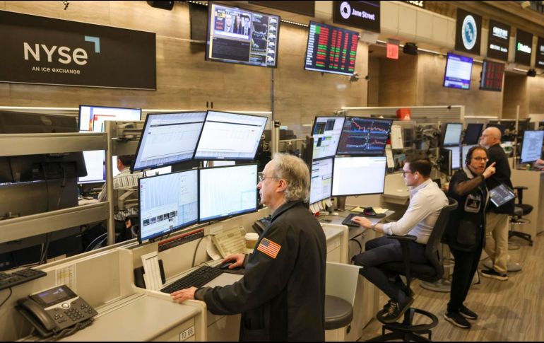 Wall Street comenzó la semana en verde y su principal indicador, el Dow Jones de Industriales, ganó este lunes un 0.83 %. EFE / ARCHIVO