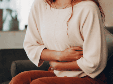 Cuidar la salud intestinal implica adoptar hábitos que favorezcan el equilibrio del organismo, como mantener una alimentación balanceada, una buena hidratación y controlar el estrés.  CANVA