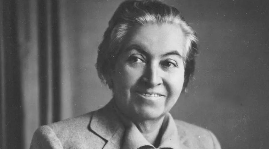 La escritora chilena Gabriela Mistral, se dedicó desde joven a la enseñanza y a promover la lectura entre niños. AFP/ Archivo