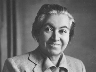 La escritora chilena Gabriela Mistral, se dedicó desde joven a la enseñanza y a promover la lectura entre niños. AFP/ Archivo