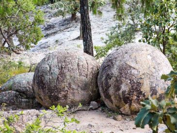 Hoy, este Bosque de Piedras Bola se posiciona como un destino imperdible para quienes buscan naturaleza, misterio y paisajes fuera de lo común, muy cerca de Guadalajara. ESPECIAL/ Facebook/ Gobierno de Ahualulco de Mercado