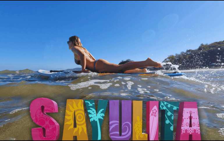El surf en México tiene una referencia: Sayulita. Así es, esta playa en Nayarit es el destino predilecto de los surfistas nacionales y extranjeros. ESPECIAL / CANVA