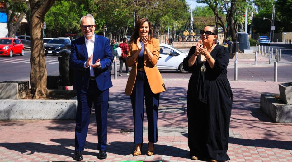 El acto inaugural reunió a autoridades culturales, organizadores y estudiantes de la Preparatoria de Tlajomulco, quienes presenciaron el corte de listón que marca el inicio formal de las actividades previas al festival. EL INFORMADOR/ J. Acosta