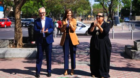 El acto inaugural reunió a autoridades culturales, organizadores y estudiantes de la Preparatoria de Tlajomulco, quienes presenciaron el corte de listón que marca el inicio formal de las actividades previas al festival. EL INFORMADOR/ J. Acosta