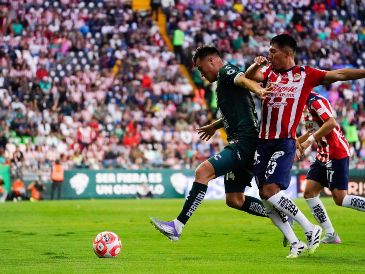 Chivas se medirá ante León, con la mira puesta en extender su racha invicta en casa y acercarse al liderato del torneo. IMAGO7.
