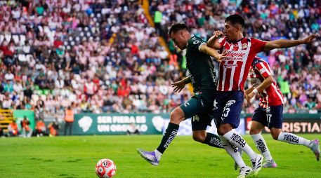 Chivas se medirá ante León, con la mira puesta en extender su racha invicta en casa y acercarse al liderato del torneo. IMAGO7.