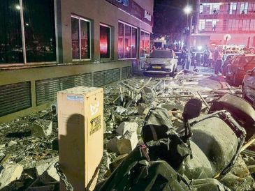 Dos personas murieron en Ramat Gan, en el distrito de Tel Aviv, tras el impacto de un misil durante ataques iraníes. EFE