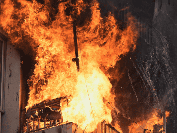 El Ejército de Israel anunció la madrugada de ayer, martes, una nueva oleada de ataques aéreos contra infraestructuras en Irán tras detectar el lanzamiento de misiles iraníes hacia territorio israelí. AP/B. Hussein