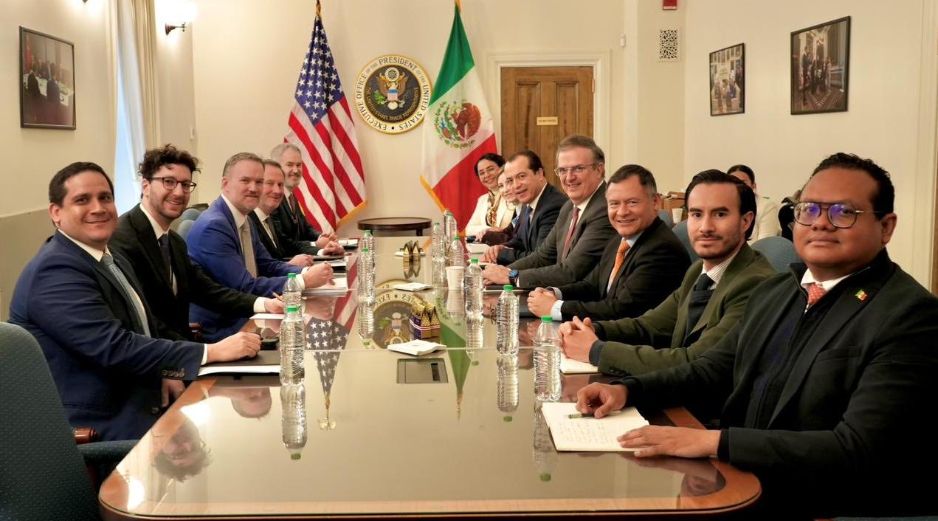 El secretario de Economía, Marcelo Ebrard, viajó a Washington para reunirse, por separado, con el representante de Comercio Exterior de EU, Jamieson Greer, y con el secretario de Comercio, Howard Lutnick. X / @m_ebrard