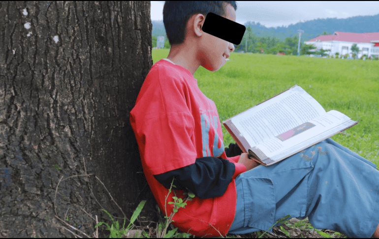 Una proporción importante de alumnos en México termina la primaria sin las habilidades lectoras esperadas. ESPECIAL / CANVA