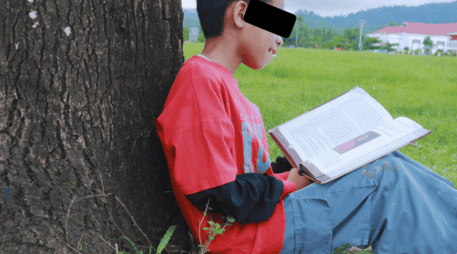 Una proporción importante de alumnos en México termina la primaria sin las habilidades lectoras esperadas. ESPECIAL / CANVA