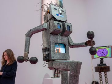 El New Museum celebra su renacimiento con una ambiciosa exposición de 732 obras de arte. EFE/ Angel Colmenares