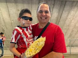 Rodrigo Martínez, aficionado de Chivas, confía en que el equipo mantenga un buen paso al prever un empate ante Monterrey y triunfos frente a Pumas y Tigres. EL INFORMADOR/ F. RAMÍREZ.