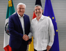 El presidente de Alemania, Frank-Walter Steinmeier (i), fue recibido por el canciller Juan Ramón de la Fuente (d) en Quintana Roo. ESPECIAL/SRE