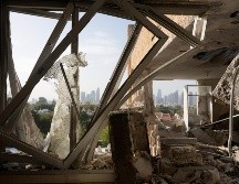 Un apartamento se ve dañado tras un ataque de misil iraní en Tel Aviv, Israel, el 19 de marzo de 2026. AP/M. Levin